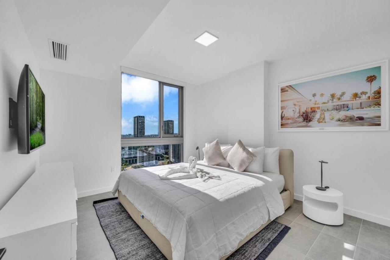 Modern 1 Bed Condo Across From Bayside In Downtown Miami Bagian luar foto